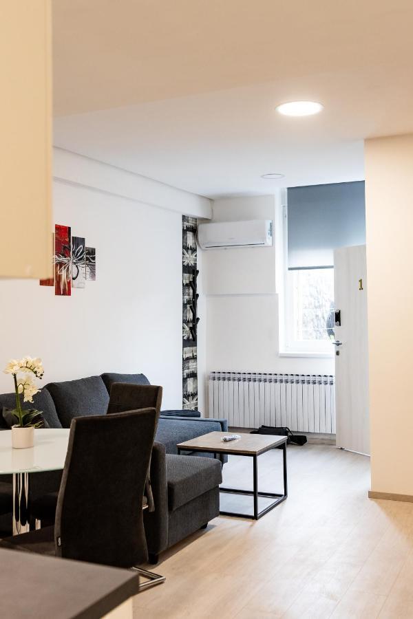 Apartmani Park Maksimir-Rebro ザグレブ エクステリア 写真